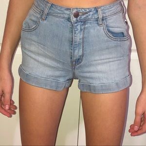 Kendall & Kylie high-waisted denim shorts!